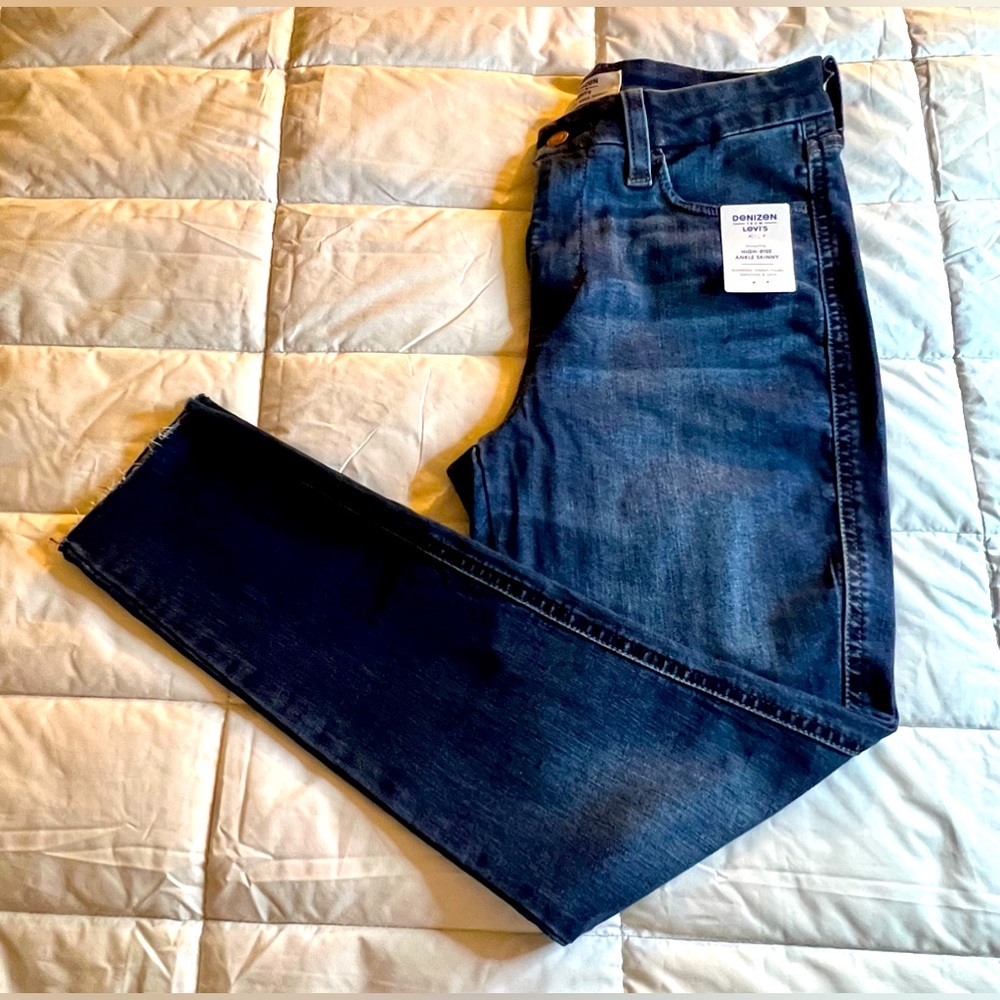 NWT Levi’s dark wash high rise skinny ankle jeans. Women’s size 10 30w. - Picture 1 of 8